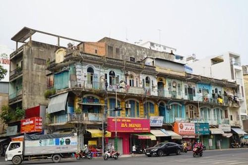 Người dân vẫn bám trụ ở trong chung cư chờ sập tại TPHCM