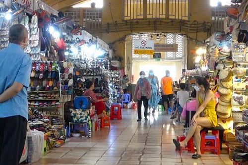 Tiểu thương chợ Bến Thành 'mỏi mắt' chờ khách quốc tế