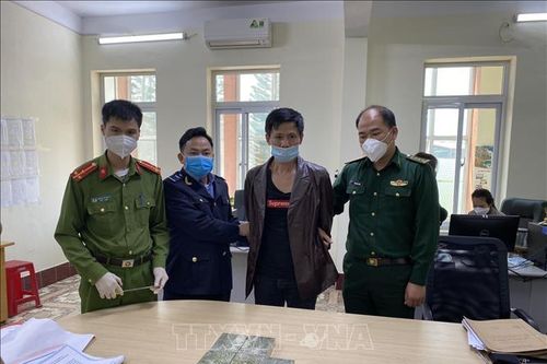 Cao Bằng: Bắt giữ ba đối tượng vận chuyển, mua bán 5 bánh heroin