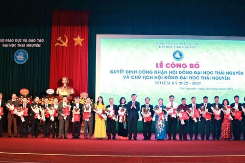 Công bố quyết định Hội đồng và Chủ tịch Hội đồng Đại học Thái Nguyên