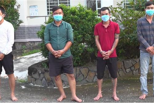 Truy tố 5 kẻ xông vào trụ sở công an cướp xe