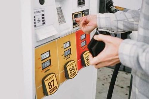 Nhiều người Mỹ đổ đến Mexico để mua xăng giá rẻ