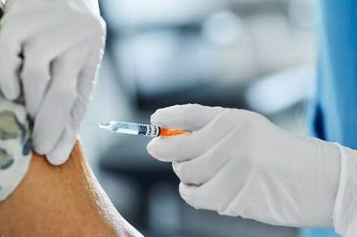 FDA phê duyệt tiêm liều 4 vaccine COVID-19 cho người 50 tuổi trở lên