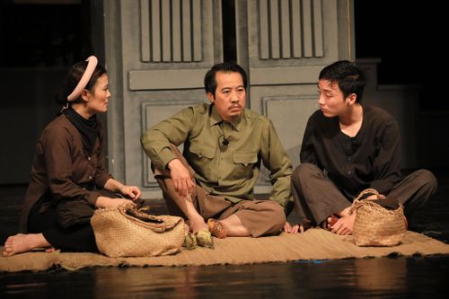 Dựng lại vở 'Ông không phải là bố tôi' của nhà viết kịch Lưu Quang Vũ