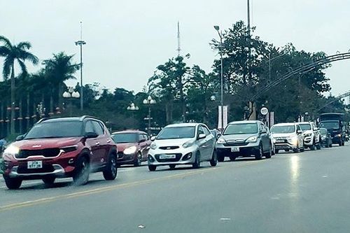 Nghệ An mỗi tháng hơn 1.000 ôtô đăng ký, TP Vinh lo tắc đường