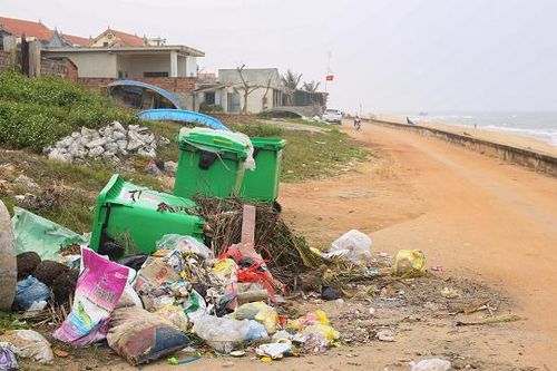 Quảng Bình: Bất cập trong xử lý rác thải ùn ứ ở Nhân Trạch