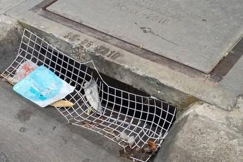 Cảnh báo tình trạng mất lưới chắn rác tại các hố ga