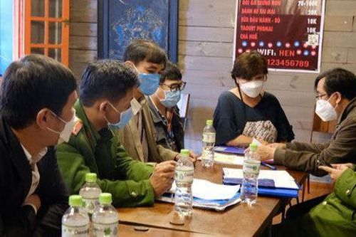Phạt chủ quán bánh ướt bị tố chửi bới du khách 16 triệu đồng