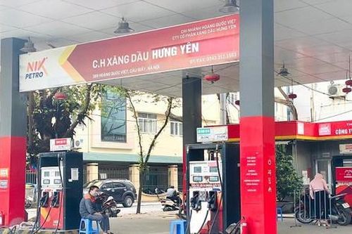 Nhiều cây xăng Hà Nội vắng vẻ trước ngày điều chỉnh giá