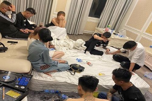 9 nam, nữ rủ nhau vào khách sạn 'mở tiệc' ma túy, sau khi ăn đám cưới