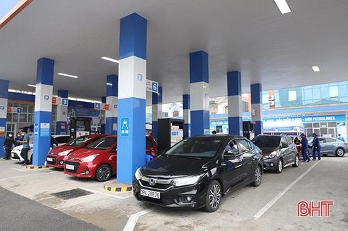 Người dân Hà Tĩnh kỳ vọng giá xăng dầu 'hạ nhiệt' khi thuế bảo vệ môi trường giảm