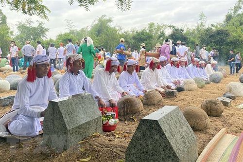 Đồng bào Chăm ở Ninh Thuận nô nức đón Tết cổ truyền Ramưvan