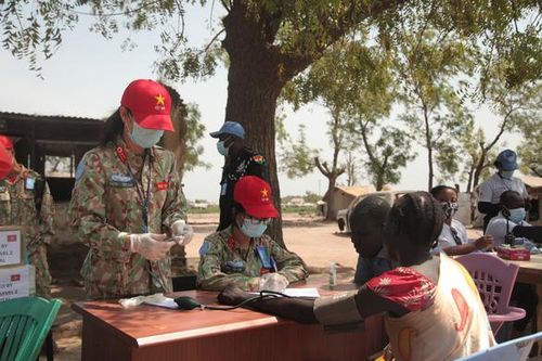 Thông điệp bảo vệ môi trường của các bác sỹ mũ nồi xanh ở Nam Sudan