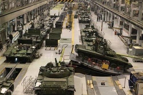 Ukraine: Nhà máy sản xuất xe tăng lớn nhất ở Nga thiếu phụ tùng, Moscow đã 'ngấm đòn'?