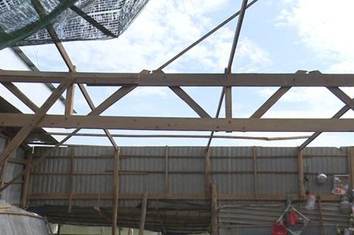 Giông lốc làm tốc mái 2 căn nhà