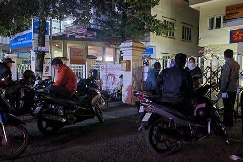 Ly kỳ chuyện xếp hàng lúc nửa đêm giải quyết thủ tục đất đai