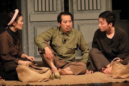 Dựng lại kịch 'Ông không phải là bố tôi' của Lưu Quang Vũ