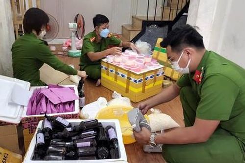 Hai 'hotgirl' sản xuất kem trộn trắng da, thuốc giảm cân rao bán trên mạng