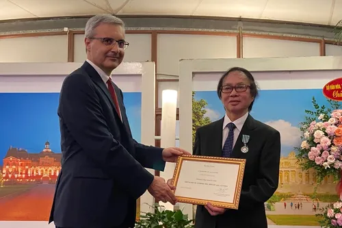Đạo diễn Đặng Nhật Minh nhận Huân chương Hiệp sĩ Văn học nghệ thuật