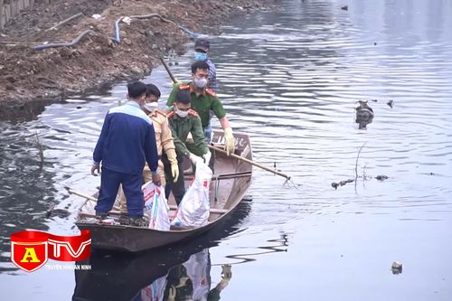 Ra quân tổng vệ sinh môi trường, thu gom rác thải tại khu vực sông Cầu Bây