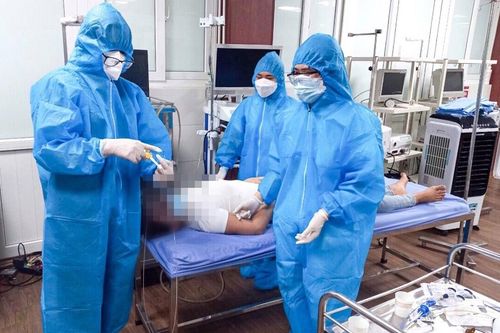 Người đàn ông mắc Covid-19 tắc phế quản vì tự chữa ho