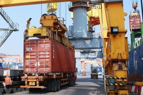 Tăng cường kiểm tra, xử lý xe quá tải ngay tại đầu mối bốc xếp hàng hóa