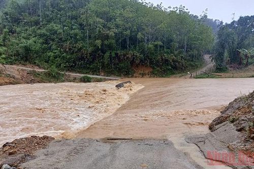 Tìm được thi thể nạn nhân bị nước cuốn trôi ở Quảng Nam