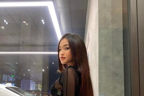 Diện đồ xuyên thấu, 'hot girl áo dài' nhận về ý kiến trái chiều