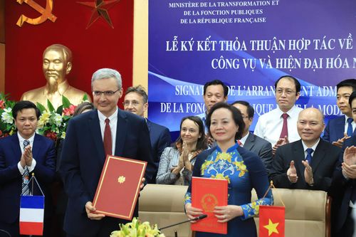 Xây dựng nền công vụ 'Chuyên nghiệp, trách nhiệm, năng động, minh bạch, hiệu quả'