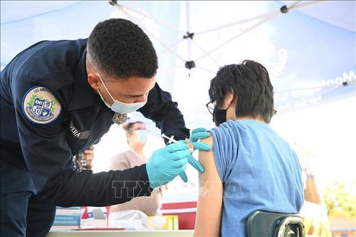 Để sống chung với đại dịch, các nước đặt hy vọng vào vaccine thế hệ mới