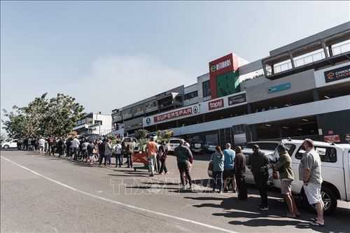 Nam Phi tạm thời giảm giá nhiên liệu để hỗ trợ người tiêu dùng