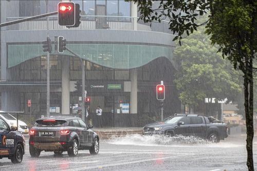 Gió mạnh, sóng lớn hoành hành tại Đông Nam Australia mặc dù mưa đã giảm