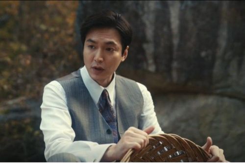 Pachinko: 'Tra nam' Lee Min Ho chia sẻ bí quyết đưa gái xinh 'lên giường'