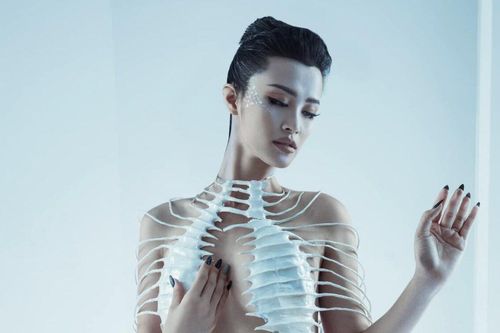 Đông Nhi lần đầu công bố loạt ảnh giấu kín hơn 4 năm, trang phục táo bạo khoe body đầy 'nhức nhối'