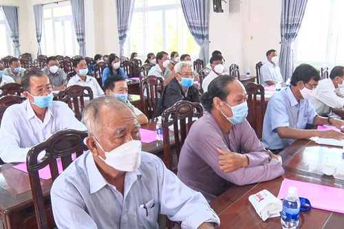 Huyện ủy Phú Tân họp mặt các chức sắc, chức việc, tín đồ các tôn giáo