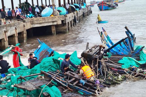 Vạn Ninh thiệt hại khoảng 4 tỷ đồng do mưa to, gió lớn