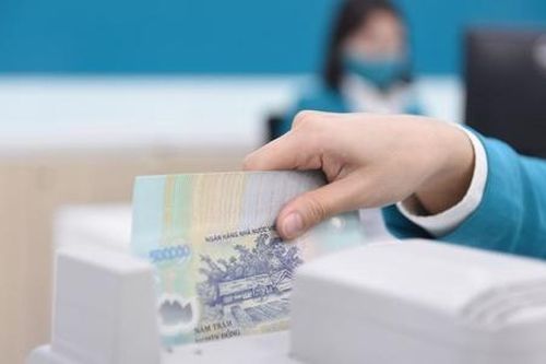 Lo vượt trần, nhiều ngân hàng 'phanh' tín dụng đổ vào bất động sản?