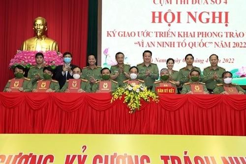 Cụm thi đua số 4 ký giao ước thi đua Vì ANTQ