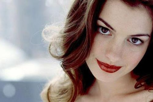 Bí quyết làm đẹp của quý cô Anne Hathaway ở tuổi 40