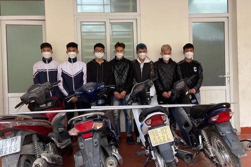 Nhóm 'trẻ trâu' mang hung khí, truy sát 2 thiếu niên vì 'ngứa mắt'