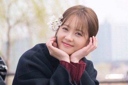 Go Ara bao trọn rạp phim để ủng hộ bạn diễn 'Reply 1994'