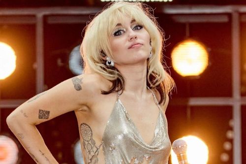 Miley Cyrus mắc Covid-19