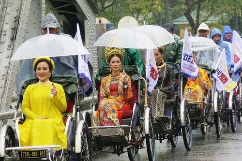 Bảo tồn, phát huy bản sắc văn hóa, con người xứ Huế