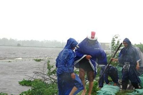 Lực lượng vũ trang Thừa Thiên Huế nỗ lực giúp dân khắc phục hậu quả đợt mưa lũ bất thường