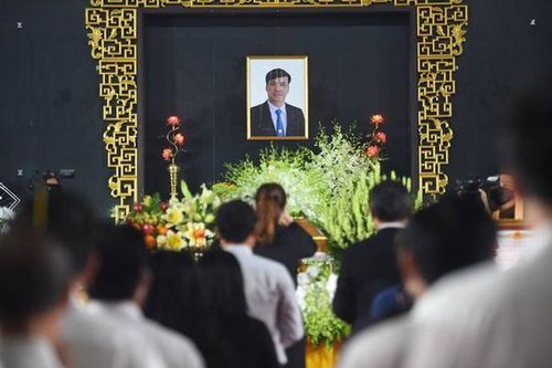Tiễn đưa ông Lê Hòa Bình, Phó chủ tịch UBND TP HCM về nơi an nghỉ cuối cùng