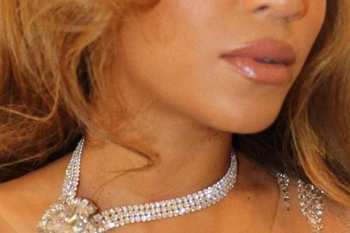 Nữ ca sĩ Beyonce đeo vòng cổ kim cương vô giá không bán ra thị trường