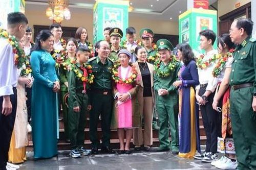 Dấu ấn 5 năm 'Nâng bước em đến trường'