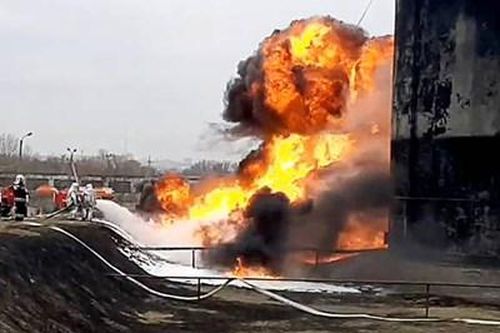 Kho dầu Nga gần biên giới Ukraine bốc cháy dữ dội, Kyiv bác bỏ cáo buộc đã thực hiện không kích