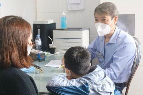 Đồng hành cùng trẻ tự kỷ: Cha mẹ đóng vai trò then chốt