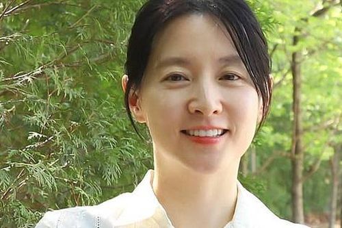 Mặt mộc tuổi ngũ tuần của 'nàng Dae Jang Geum'